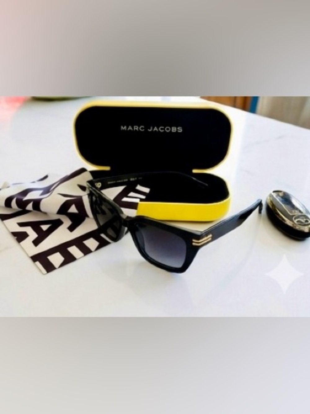 Marc Jacobs Black Sunglasses with Gold Temple Accents and Gradient Lenses Unisex - Picture 5 of 14